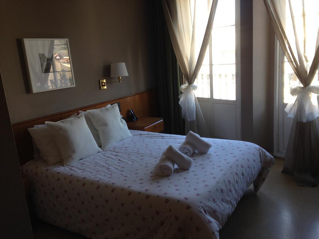 Hotel Manel Martorell Buitenkant foto
