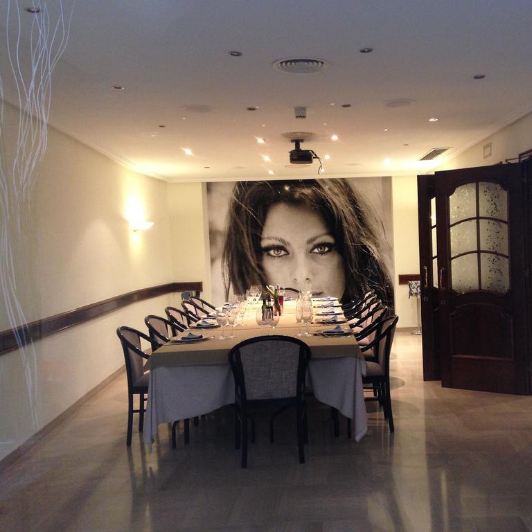 Hotel Manel Martorell Buitenkant foto