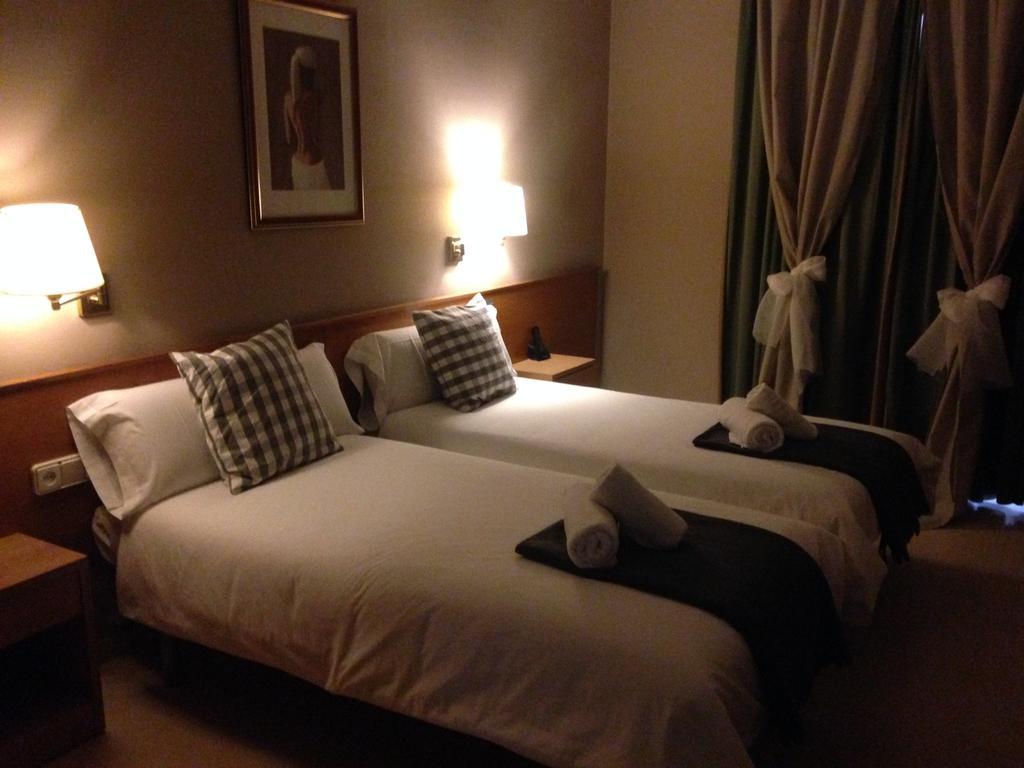 Hotel Manel Martorell Buitenkant foto